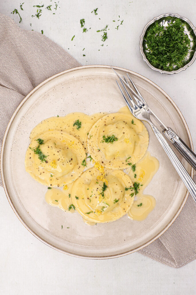 Ravioli med jomfruhummer og beurre blanc - Opskrift på ravioli
