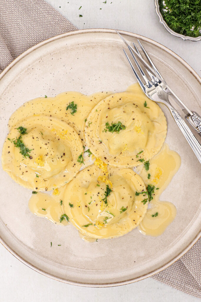 Ravioli med jomfruhummer og beurre blanc - Opskrift på ravioli