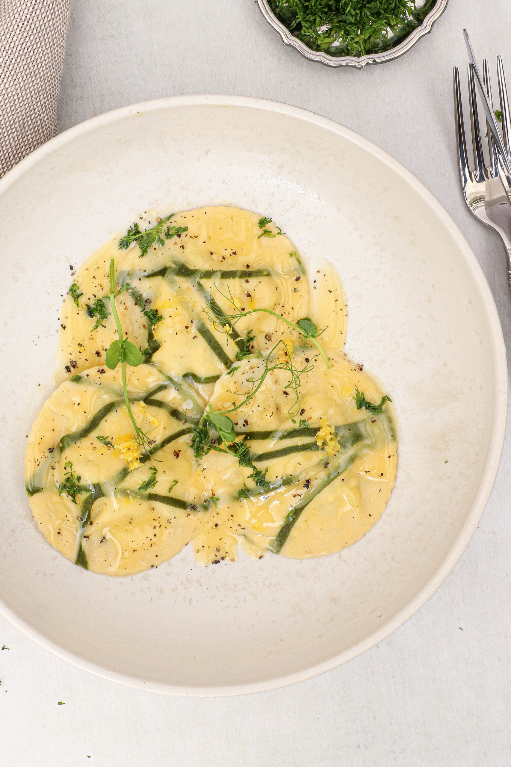 Ravioli med jomfruhummer og beurre blanc - Opskrift på ravioli