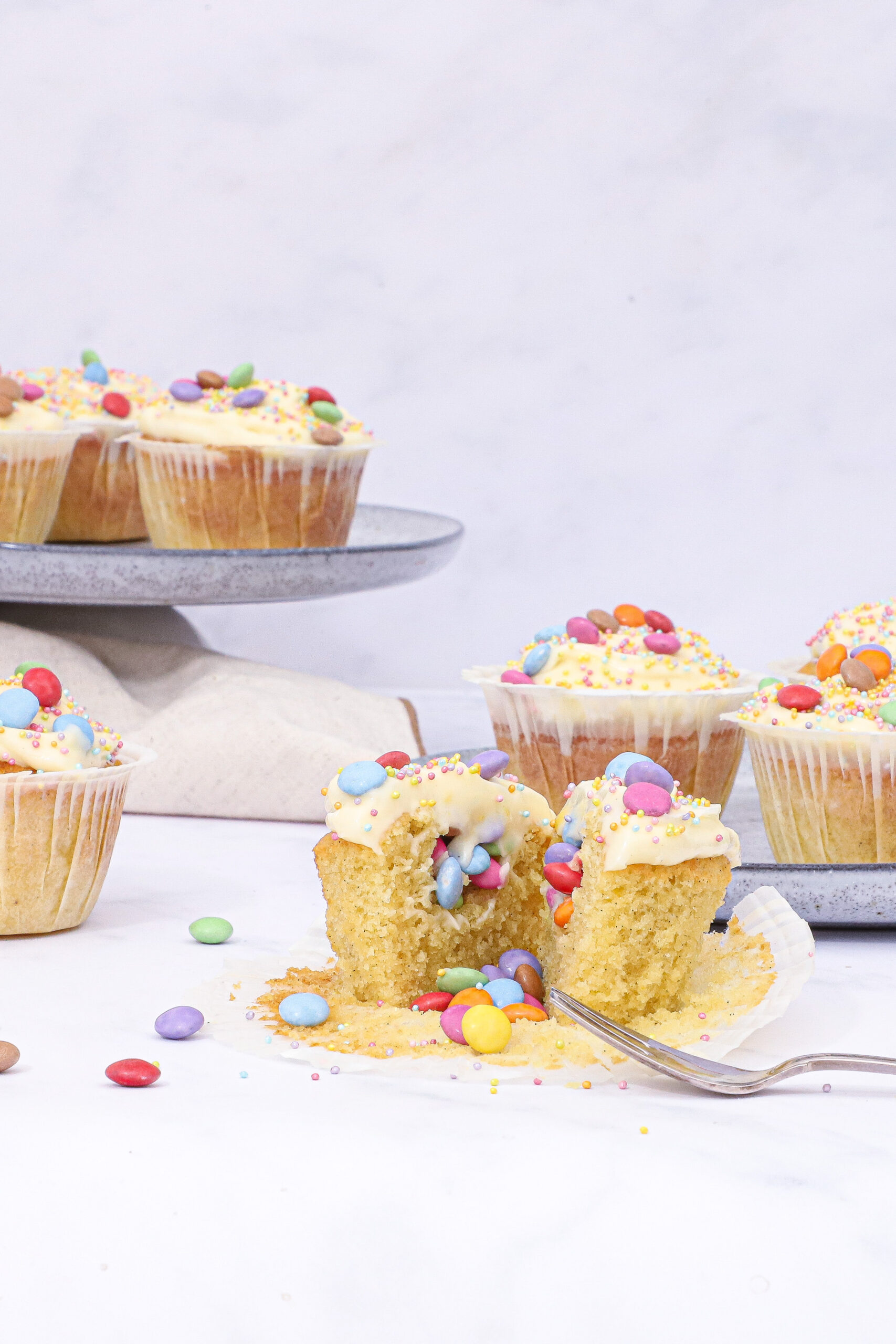Fastelavns muffins - Opskrift på pinata muffins / vaniljemuffins