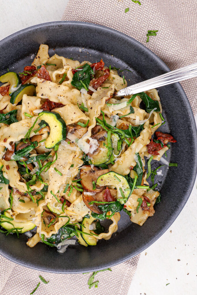 Nem vegetar pasta - Opskrift på hurtig vegetar pasta