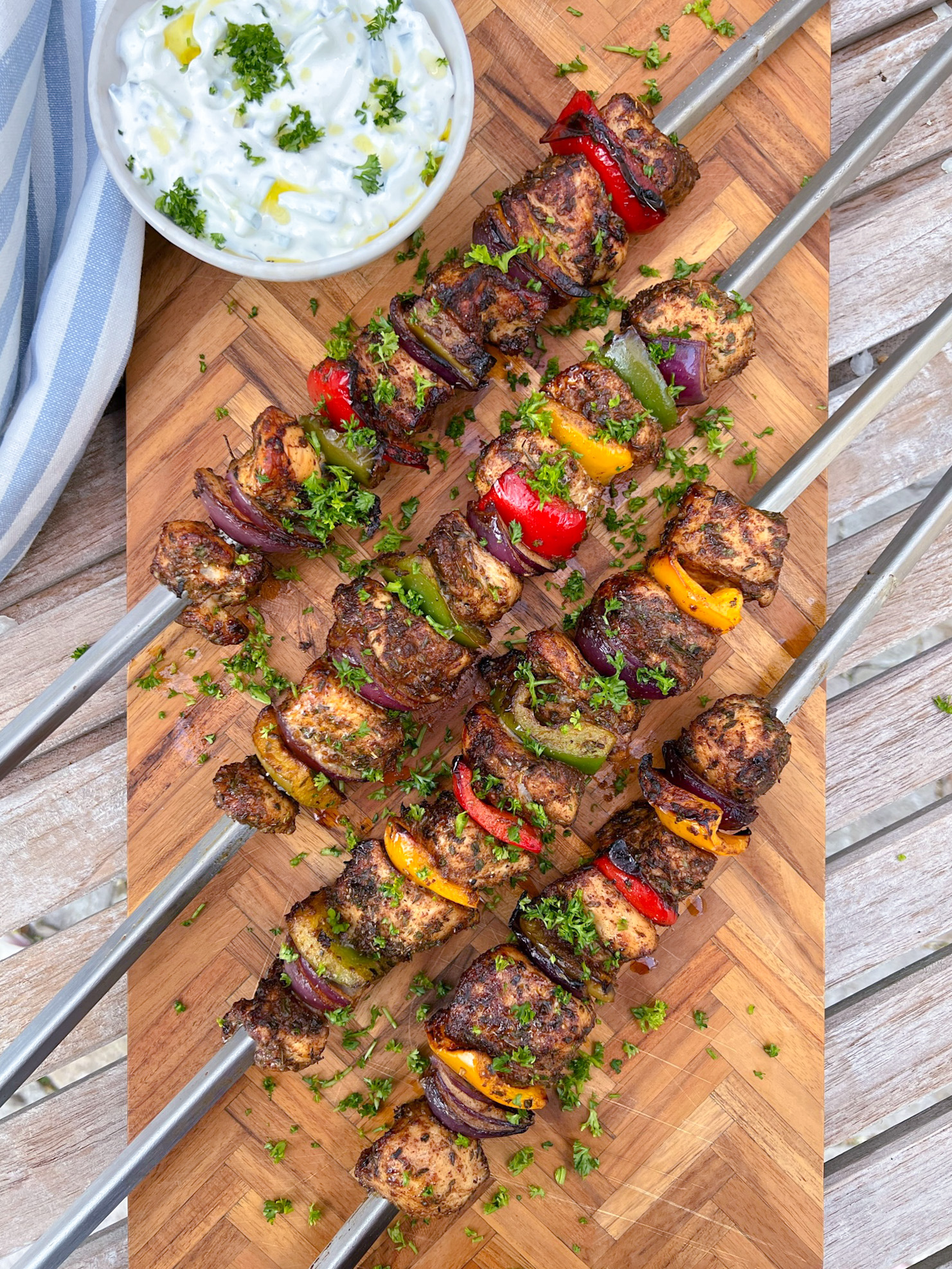 Gyros kyllingespyd - Opskrift på grillspyd med kylling og gyros