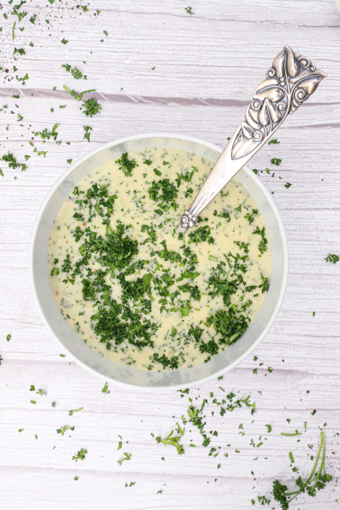 Persillesauce - Opskrift på nem persillesovs - Opbagt sauce