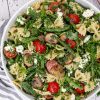 Pastasalat med tomat, svampe og bønner - Opskrift på nem pastasalat