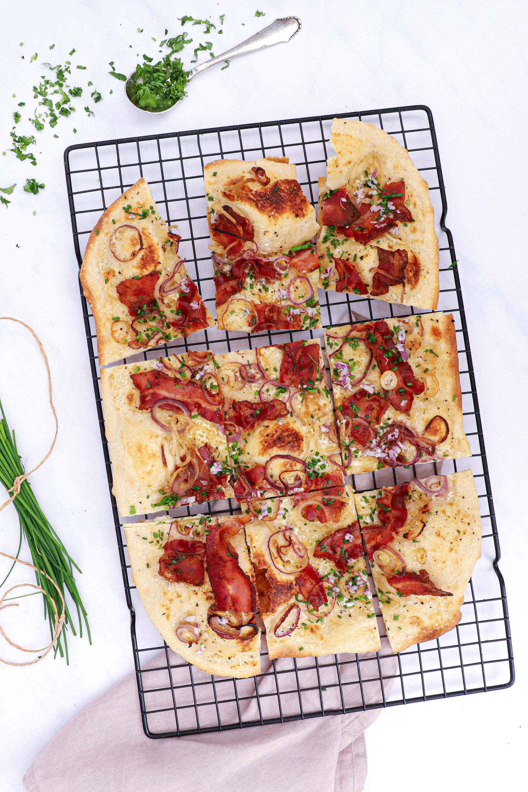 Tarte Flambée - Fransk pizza - Opskrift på Flammkuchen