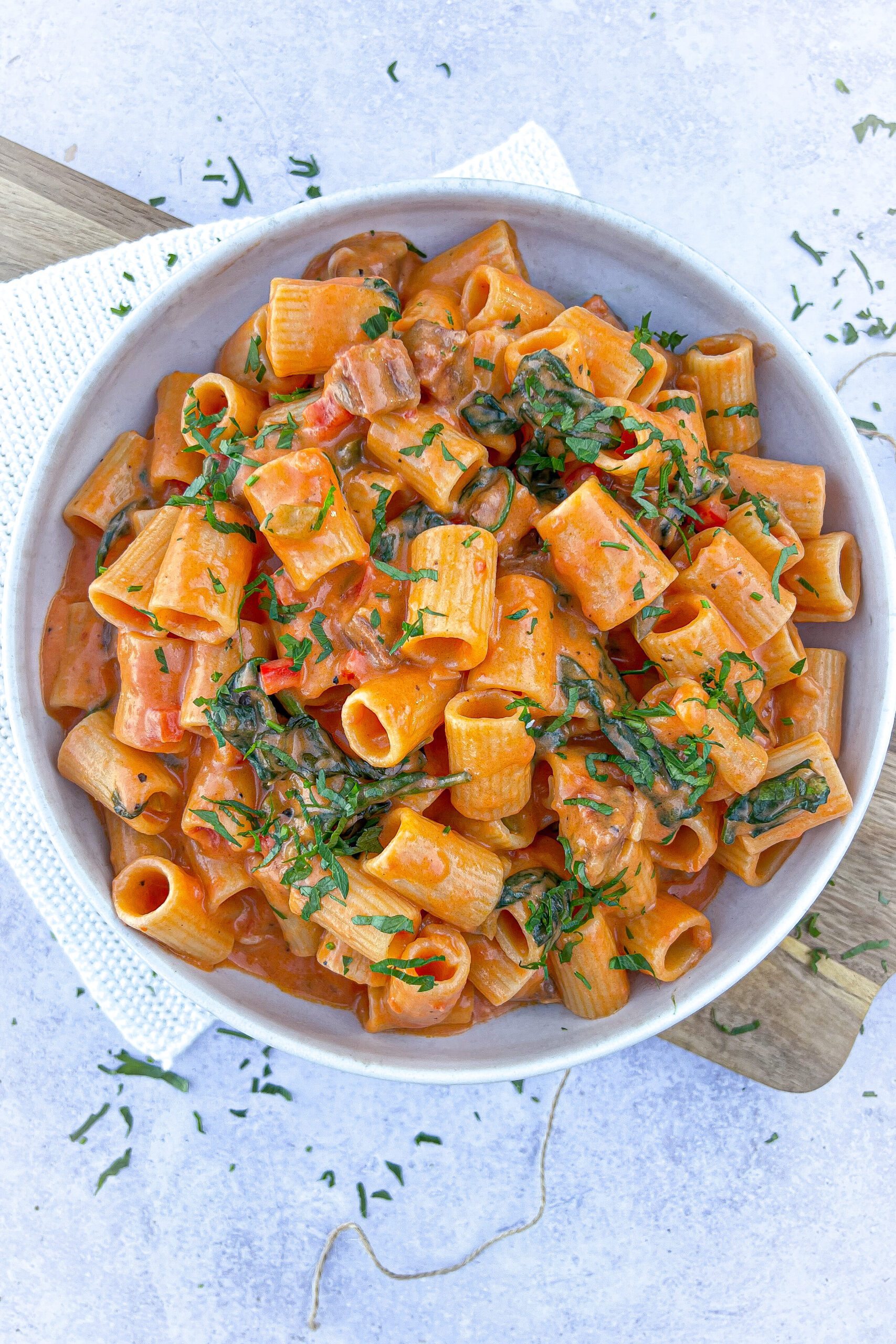 One pot pasta med chorizo, grønt og fløde - Opskrift på one pot pasta
