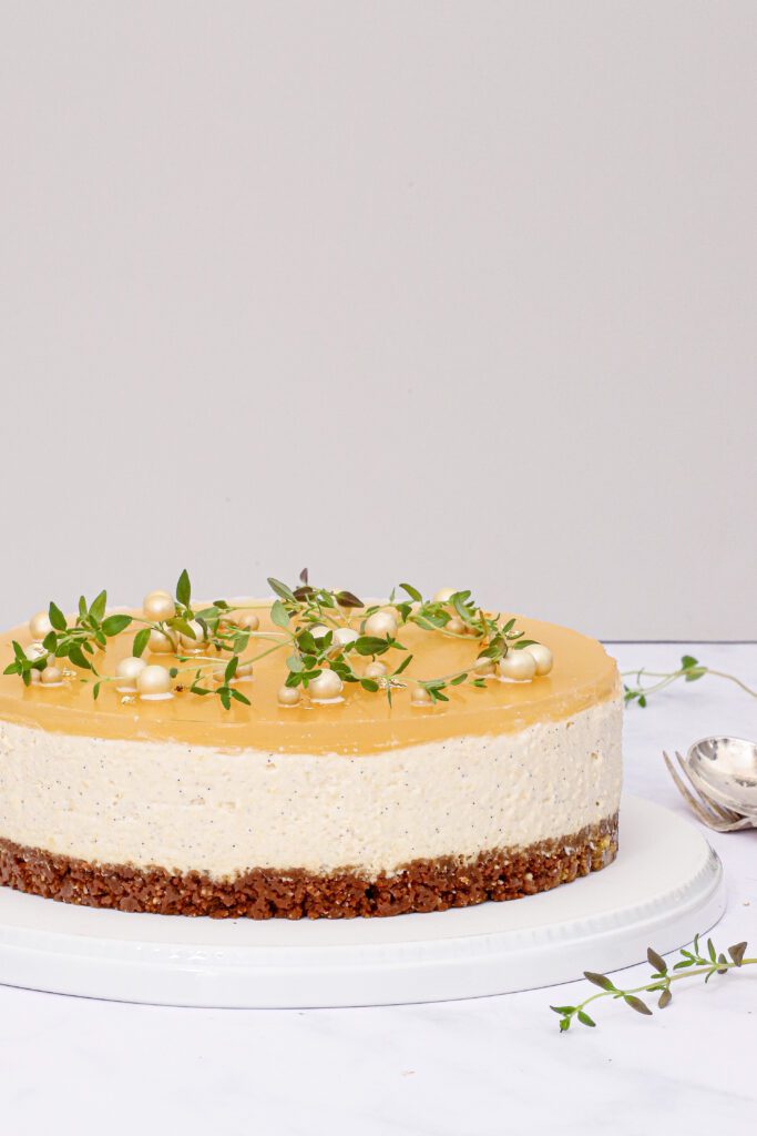 Æble cheesecake med bastogne bund og æblegelé - Opskrift på cheesecake med æble