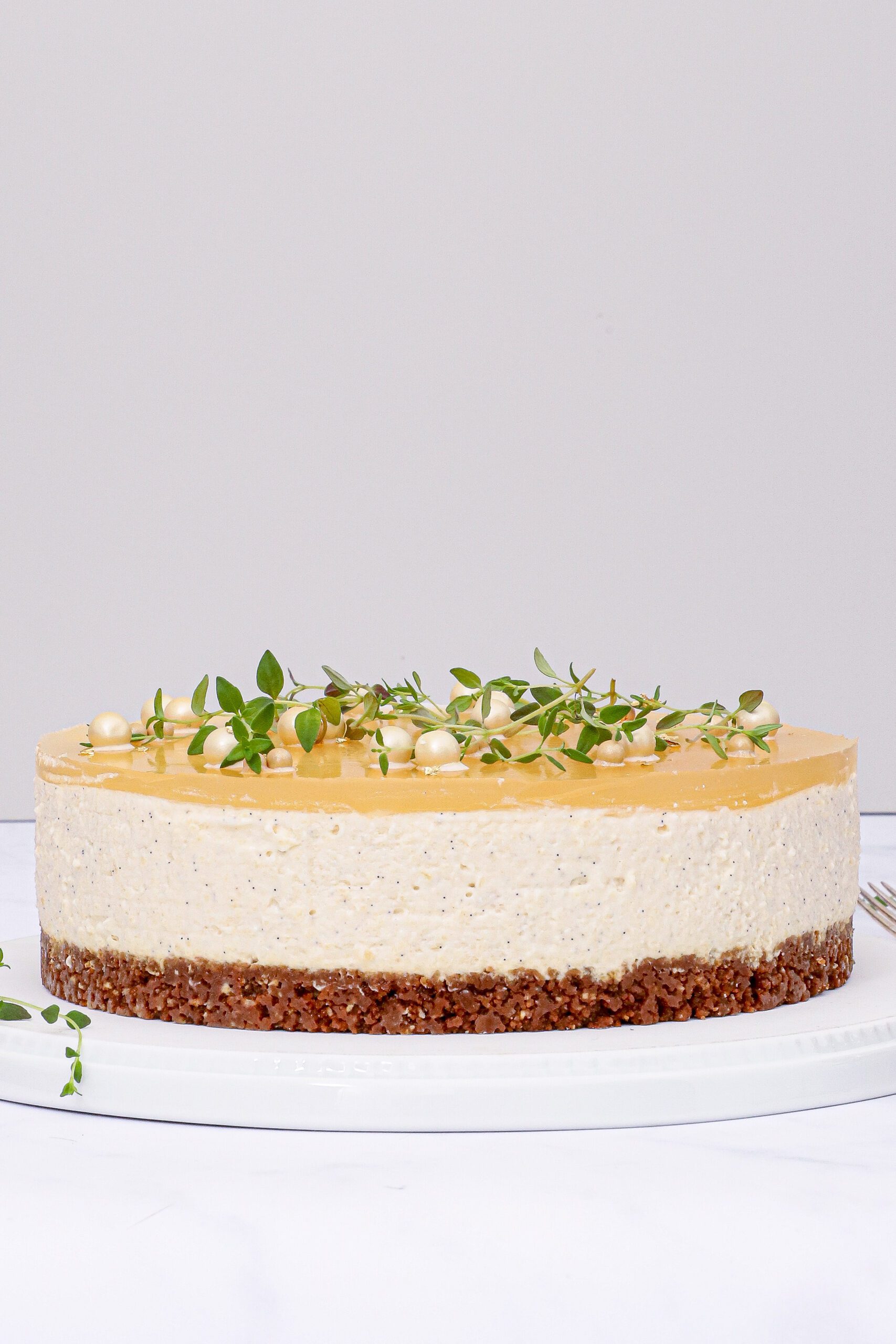 Æble cheesecake med bastogne bund og æblegelé - Opskrift på cheesecake med æble