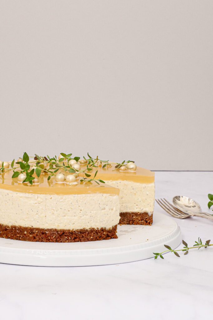 Æble cheesecake med bastogne bund og æblegelé - Opskrift på cheesecake med æble