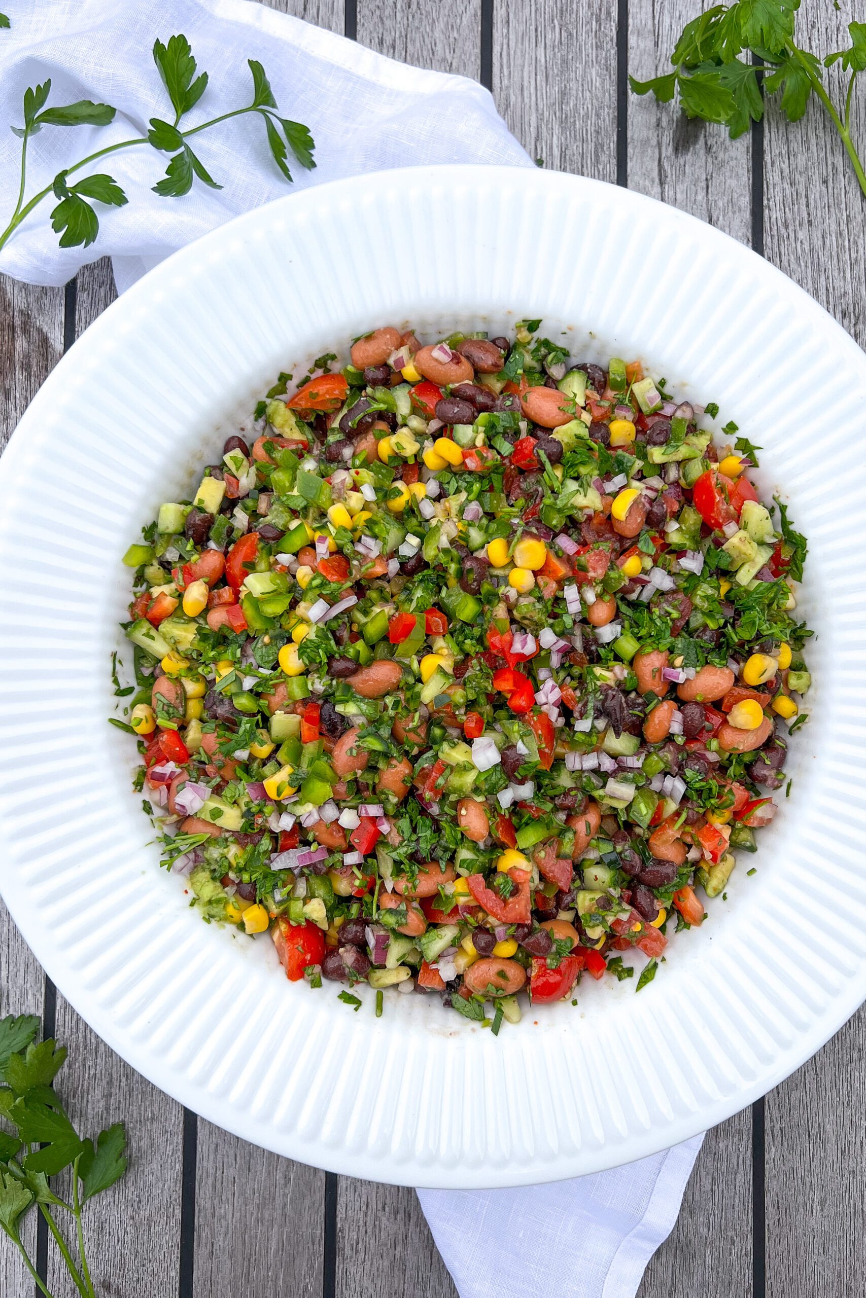 Cowboy caviar - Opskrift på Cowboy caviar - sprød grøntsags salsa