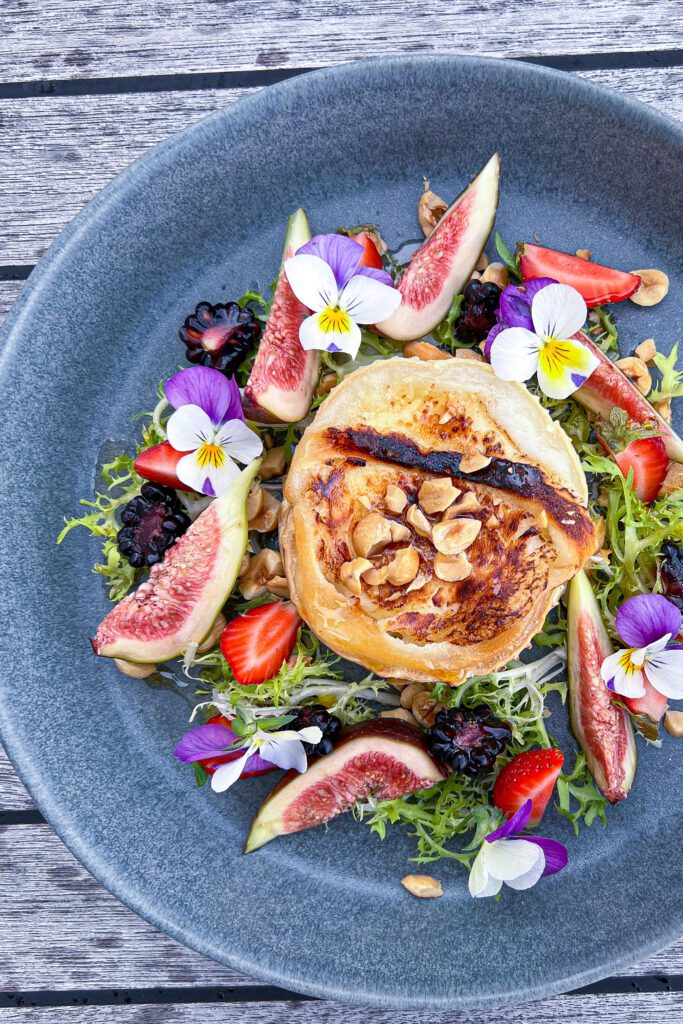 Chevre Chaud - Opskrift på gratineret gedeost med friske bær
