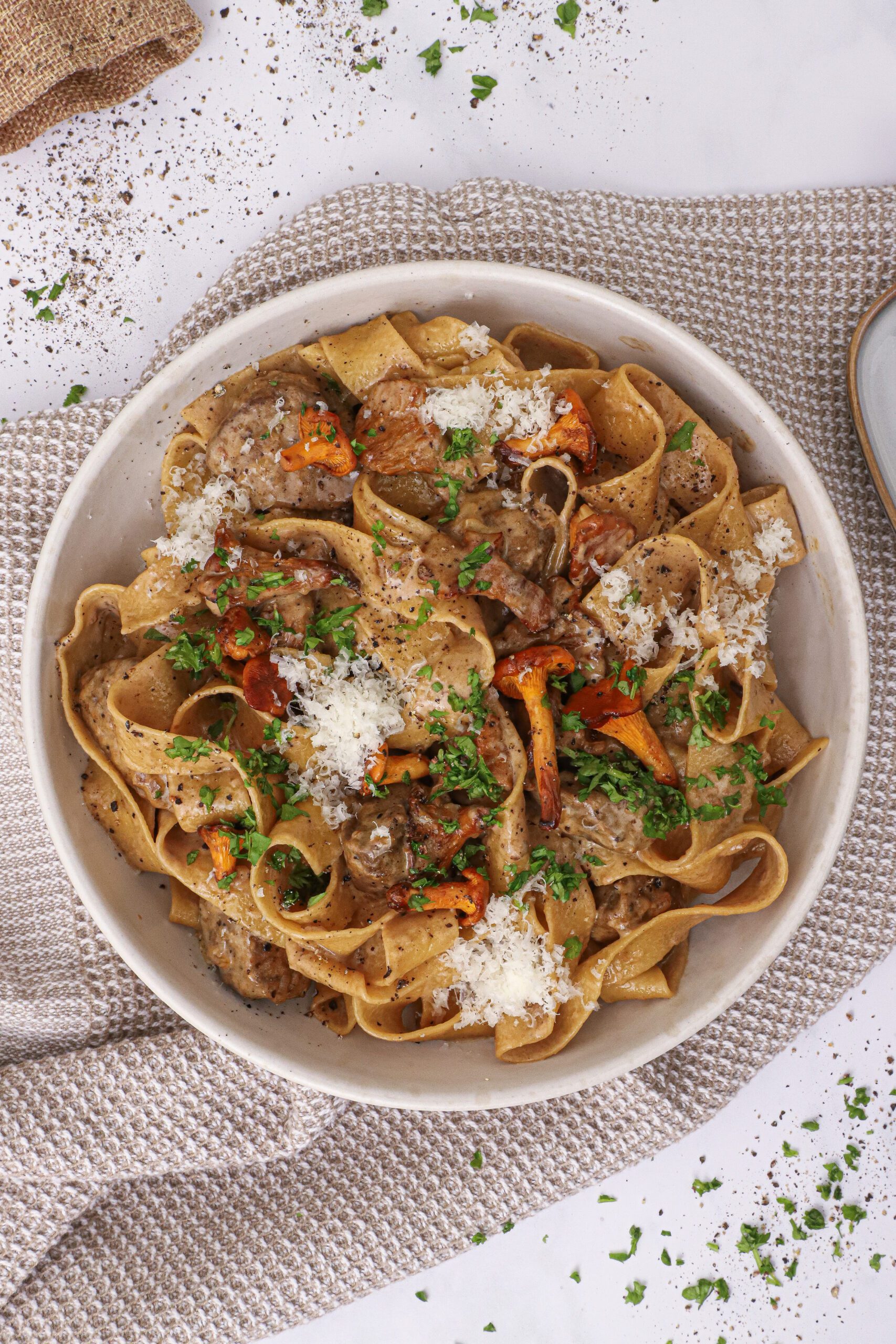 Cremet pasta med kantareller, cognac og oksemørbrad - Opskrift på pasta med kantareller
