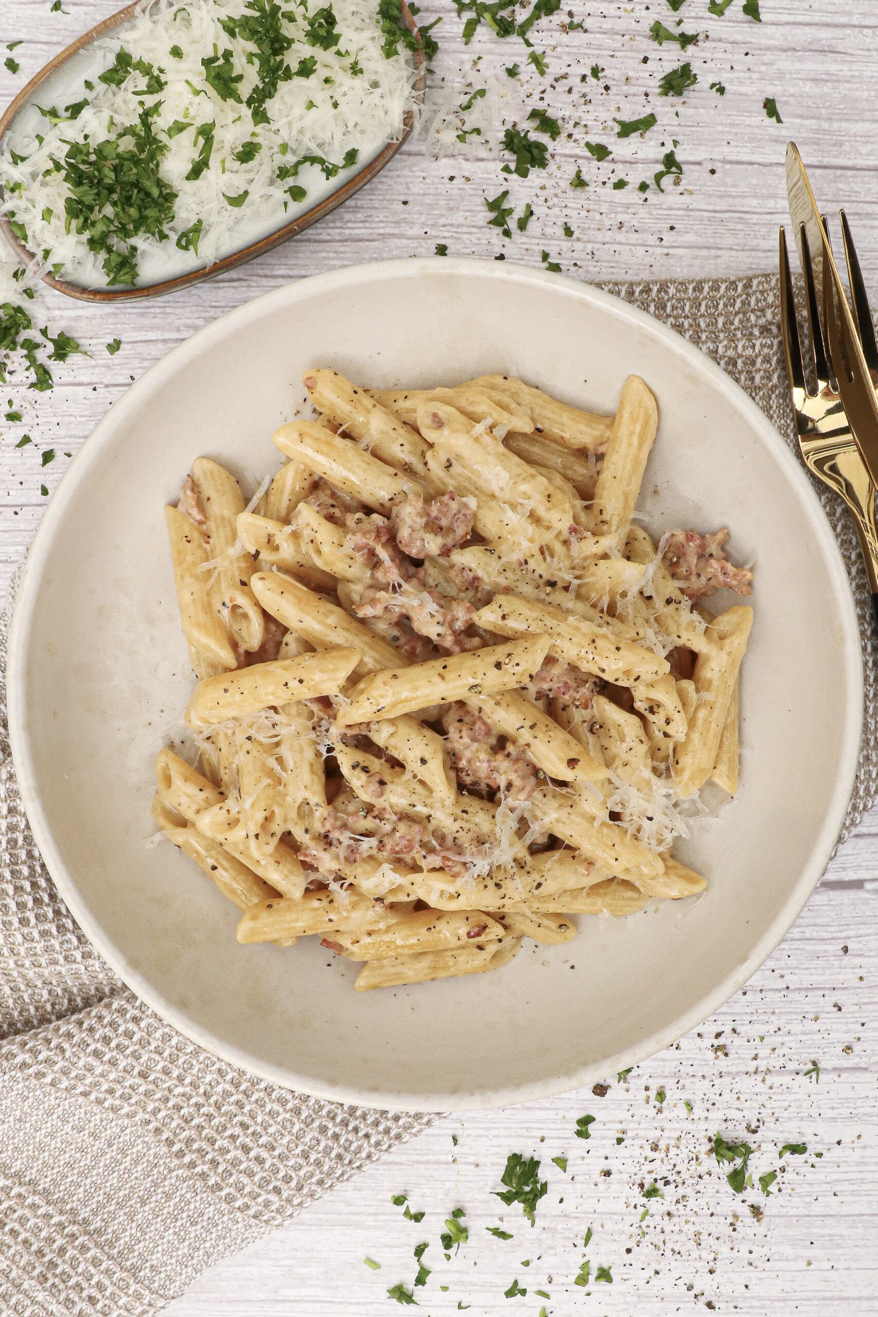 Pasta alla Norcia - Opskrift på pasta med salsiccia, hvidvin og fløde