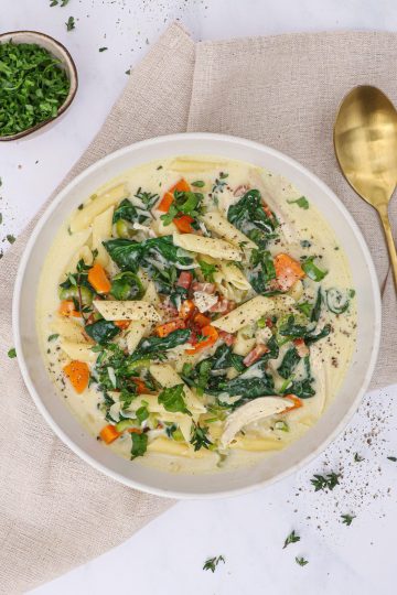 Kyllingsuppe med fløde og grøntsager - Opskrift på cremet kyllingesuppe