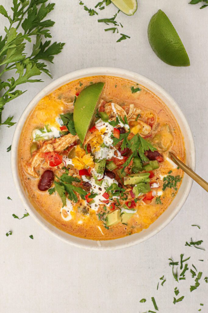 Cremet tacosuppe med kylling og grøntsager - Opskrift på tacosuppe med kylling