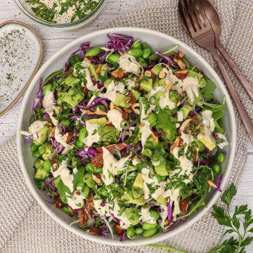 Spidskålssalat med spicy ranch dressing - Opskrift på nem spidskålssalat