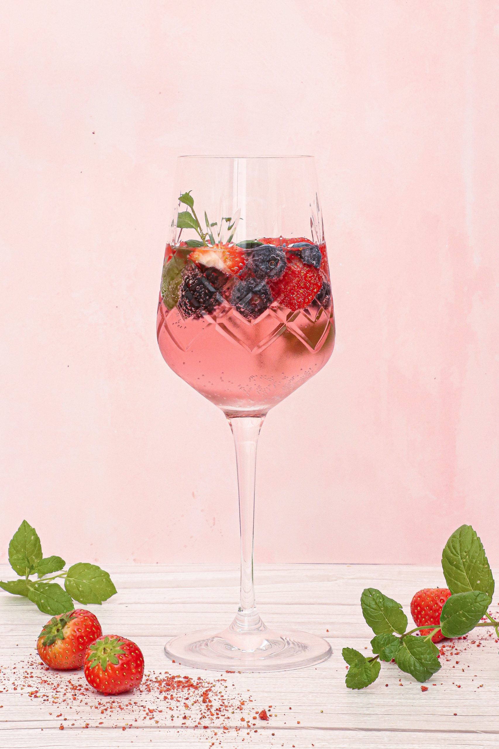 Wild Berry Lillet - Opskrift på frisk cocktail Wild Berry Lillet