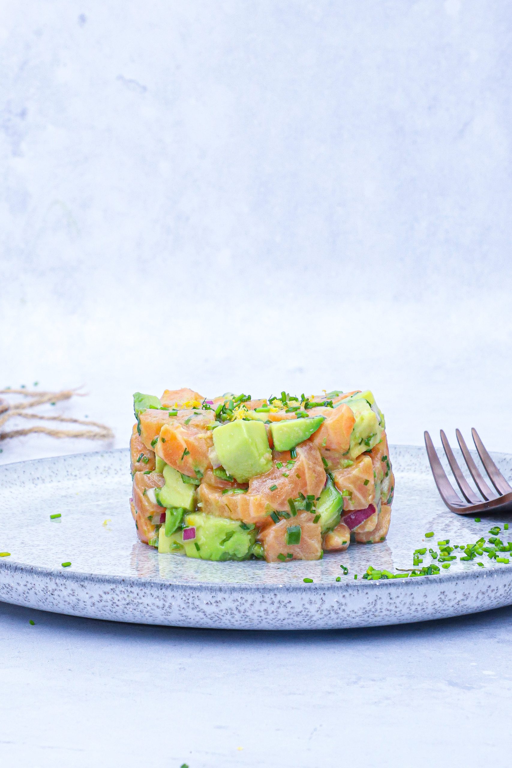 Laksetatar med avocado og citron - Opskrift på laksetatar