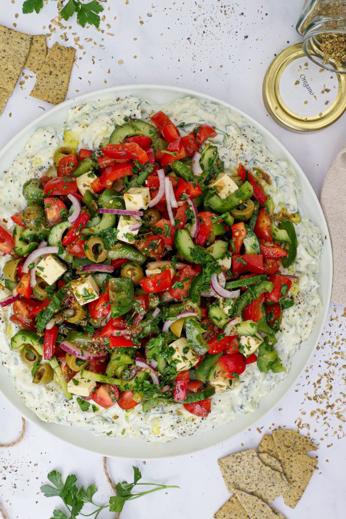 Layered tzatziki - Opskrift tzatziki med græsk salat