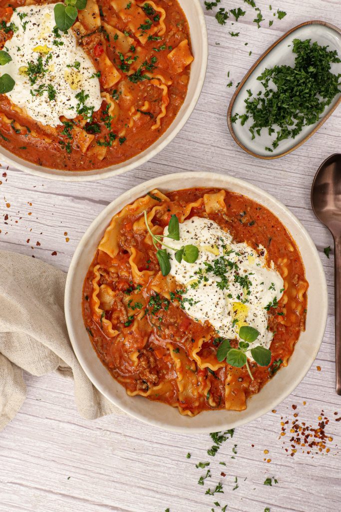 Spicy cremet lasagnesuppe - Opskrift på one pot lasagnesuppe
