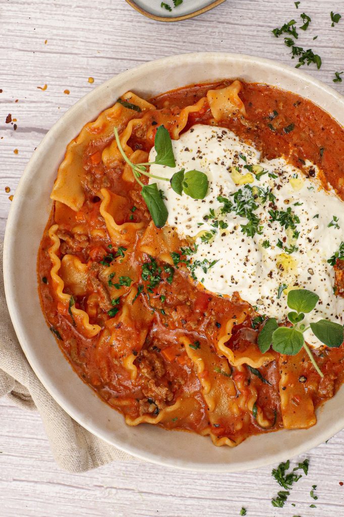Spicy cremet lasagnesuppe - Opskrift på one pot lasagnesuppe