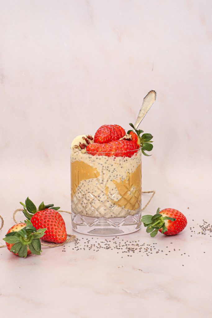 Overnight oats med peanut butter - Opskrift på peanut butter køleskabsgrød
