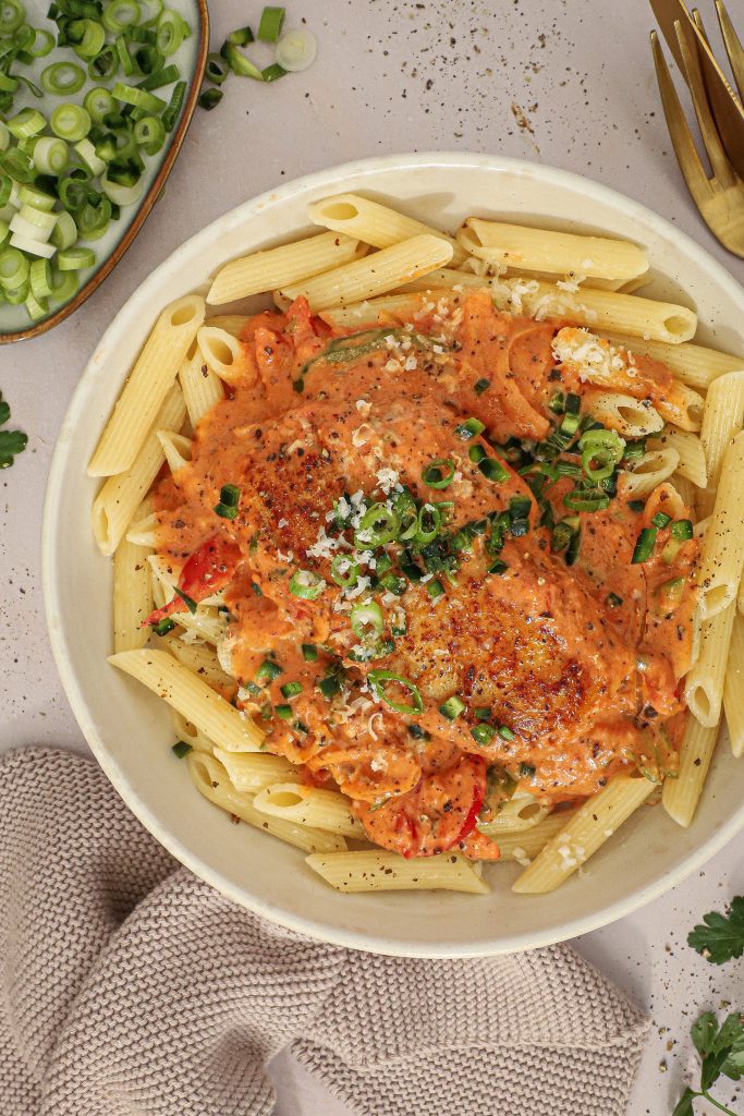 Pasta med kylling, grøntsager og cajunsauce - Opskrift på cajun kylling