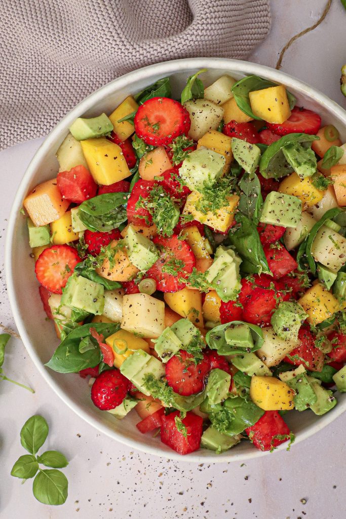Melonsalat med mango, jordbær og avocado - Opskrift på melonsalat