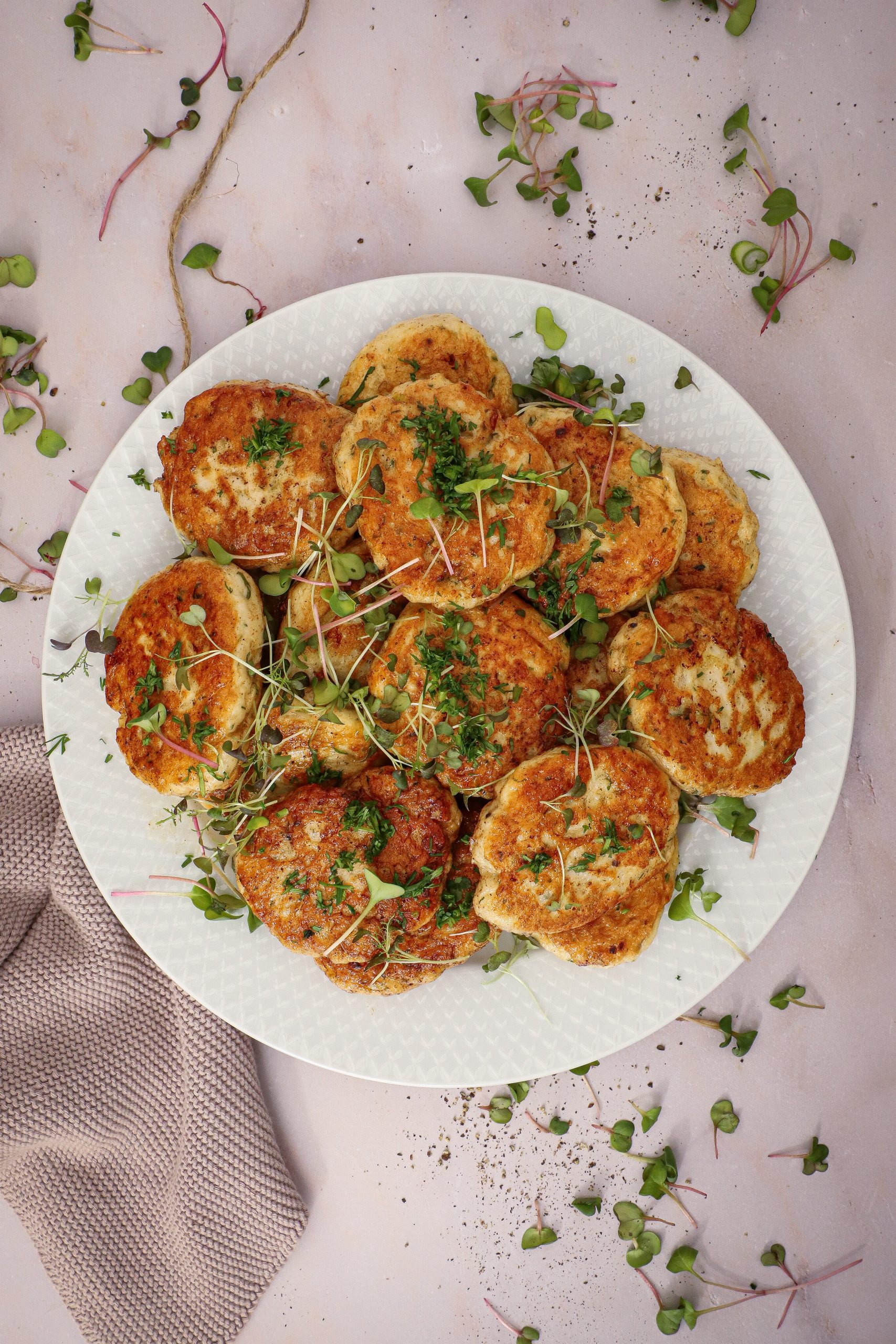 Pandestegte fiskefrikadeller - Opskrift på klassiske fiskefrikadeller