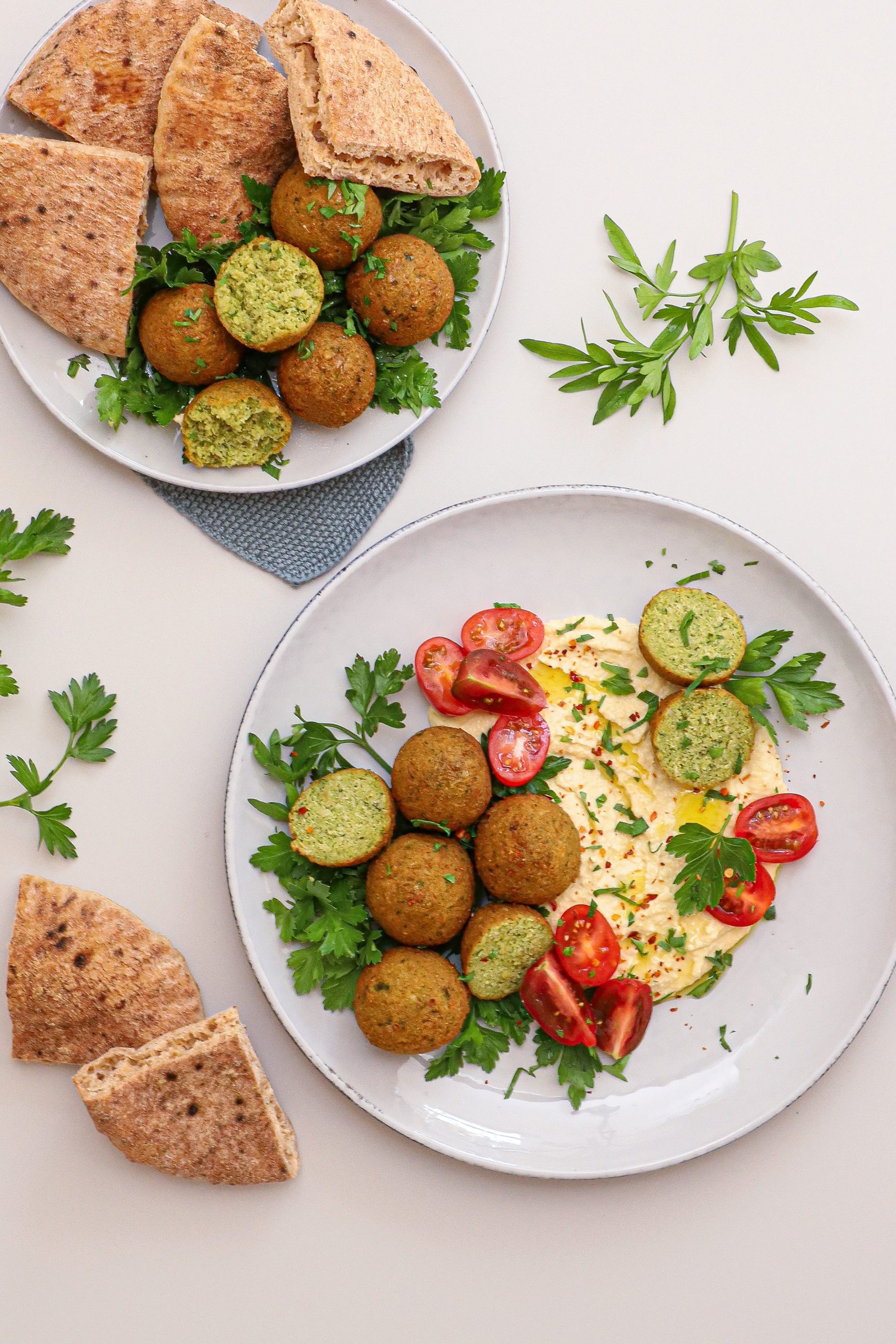 Falafler med hummus - Opskrift på hummus tallerken med falafler