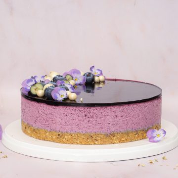 Blåbær cheesecake - Opskrift på blåbær cheesecake med vanilje, lime og hvid chokolade