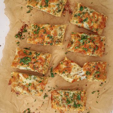Hvidløgsbrød med ost i Airfryer - Opskrift på hvidløgsbrød i Airfryer