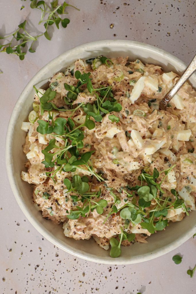 Spicy tunsalat med æg - Opskrift på tunsalat med æg og chili