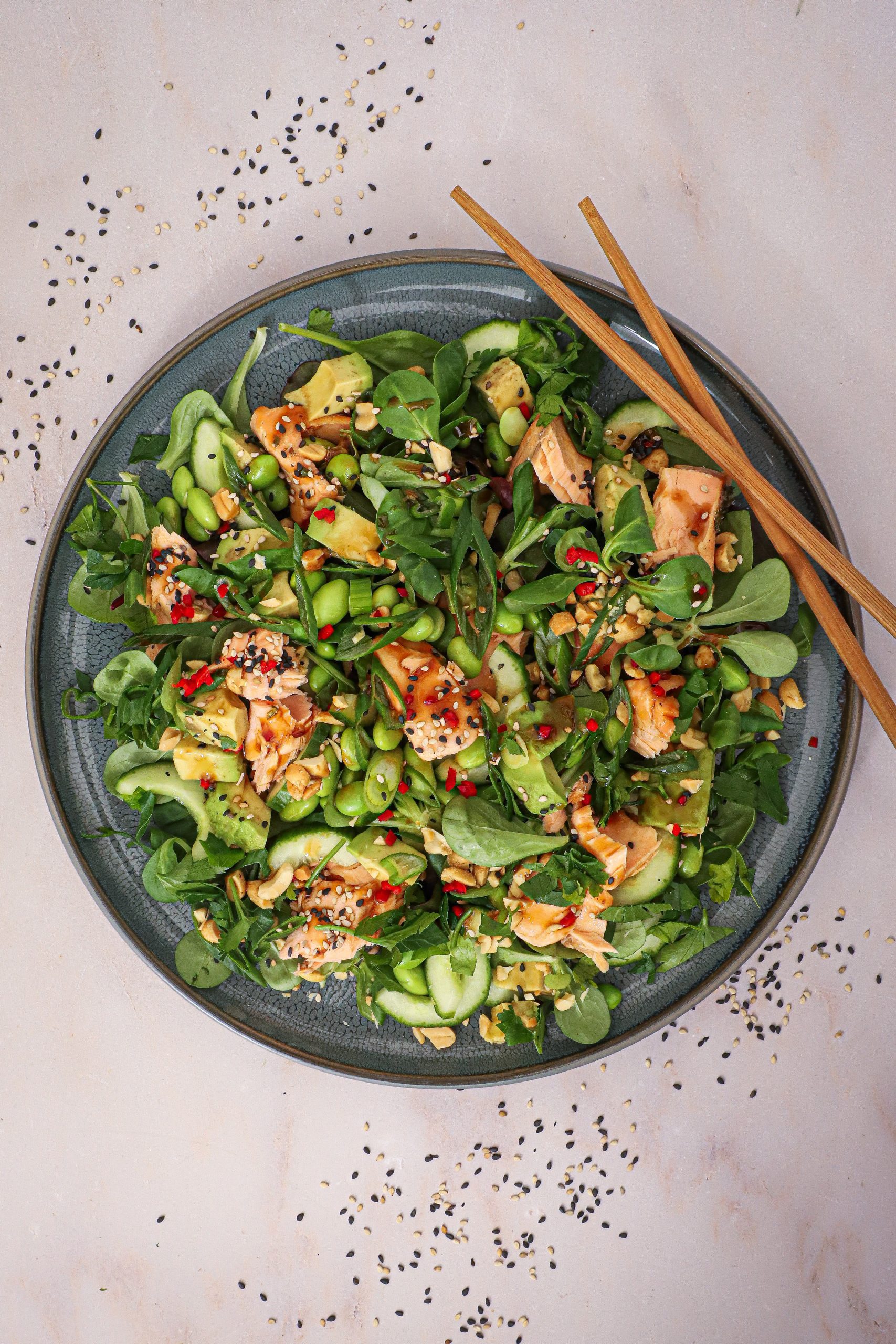 Asiatisk laksesalat - Opskrift på asiatisk salat med laks