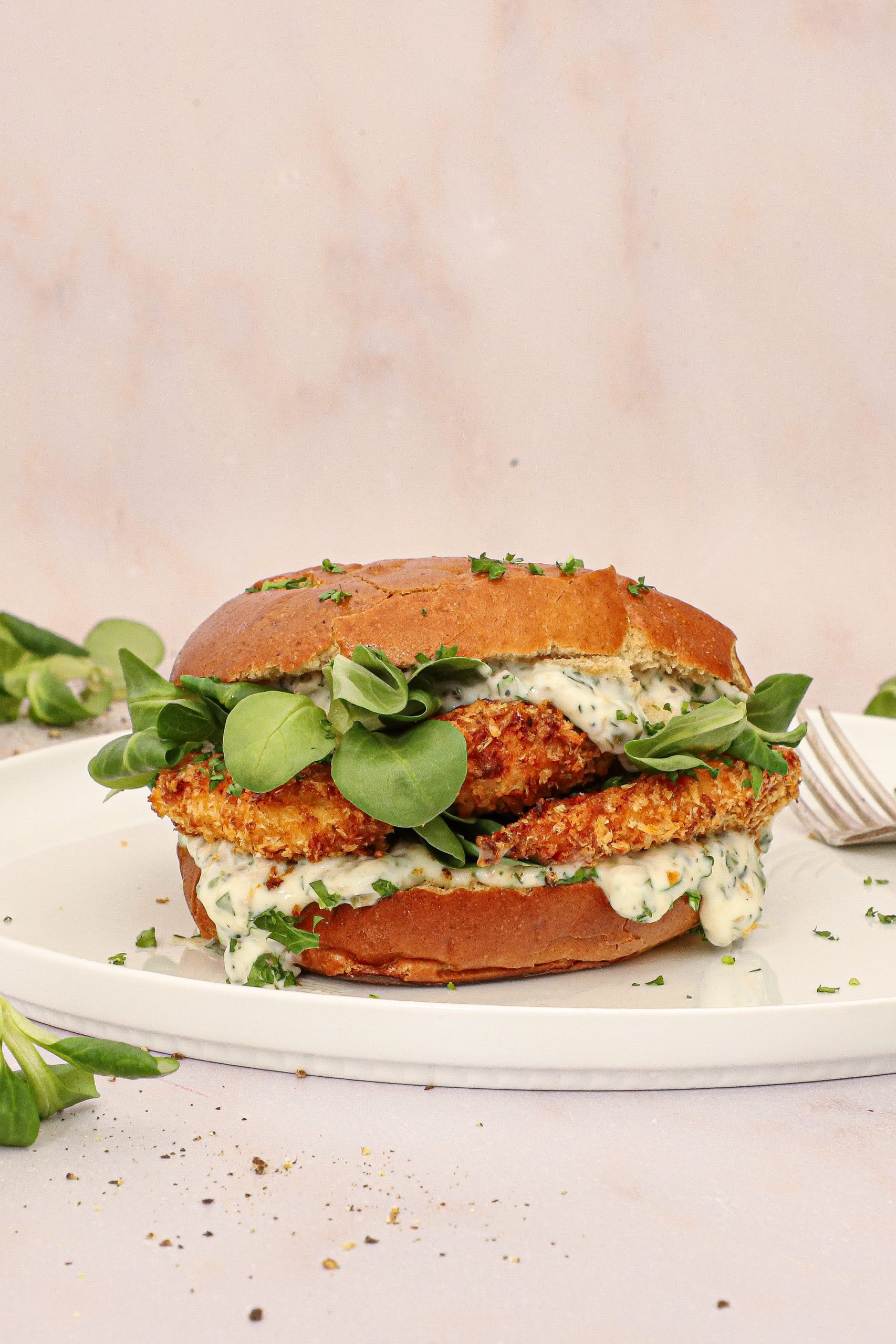 Fried chicken burger - Burger med sprød kylling og tatarsauce