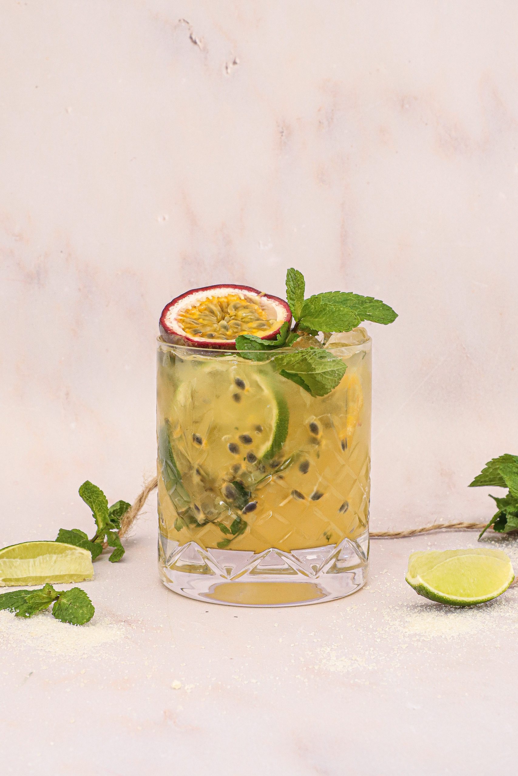 Passionsfrugt mojito - Opskrift på mojito med passionsfrugt