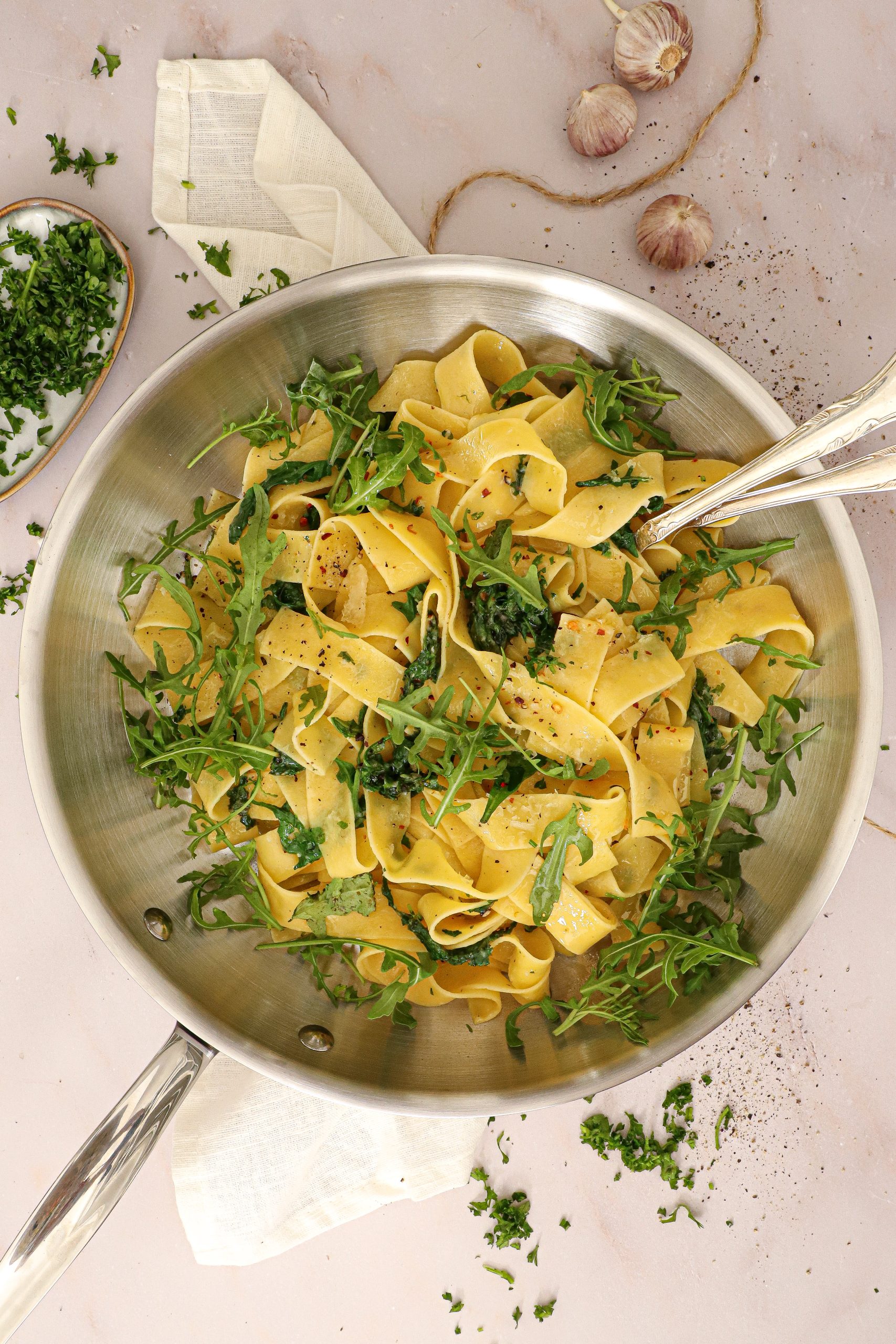 Pasta med hvidløg og rucola - Opskrift på pasta aglio e olio