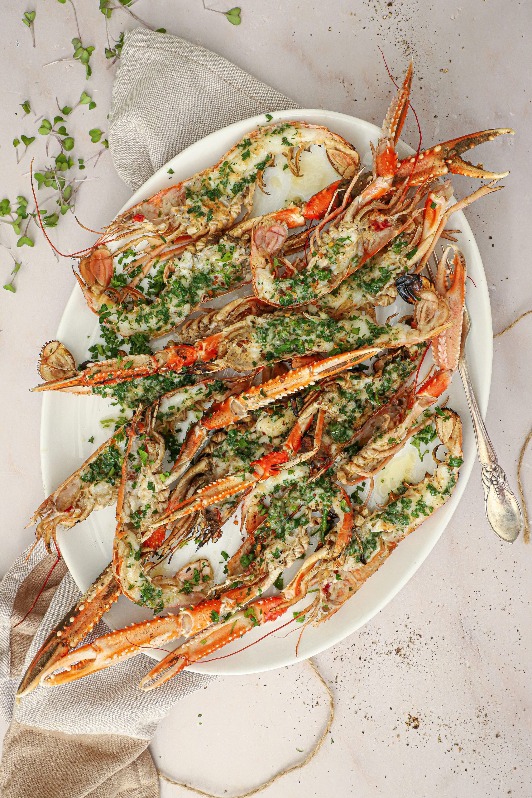 Grillet jomfruhummer med smør, hvidløg og persille