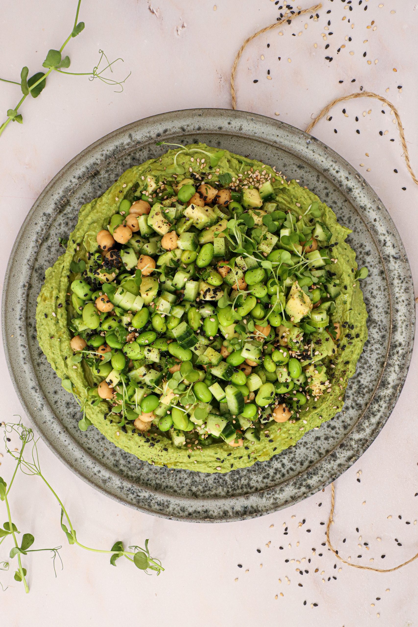 Layered avocado hummus - Avocado hummus med kikærtesalat
