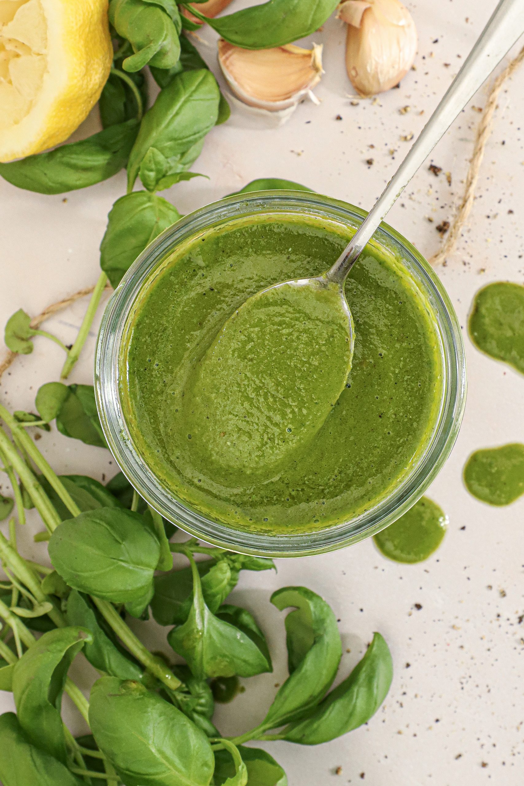 Basilikum vinaigrette - Vinaigrette med basilikum