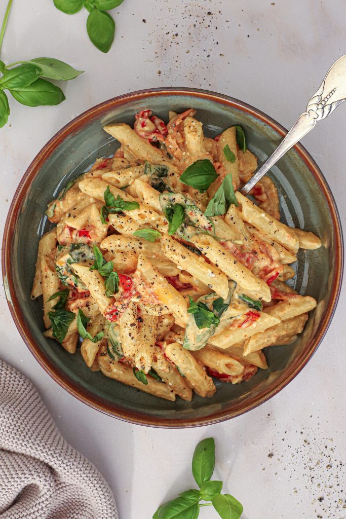 Pasta med bagt feta og tomater i Airfryer