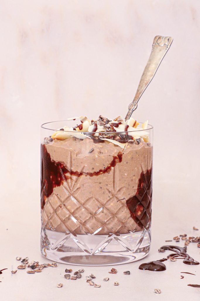 Overnight oats med kokosmælk og kakao - Bounty køleskabsgrød