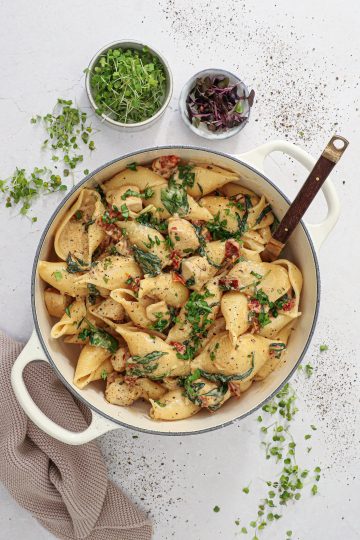 Pasta med kylling, havarti og soltørrede tomater