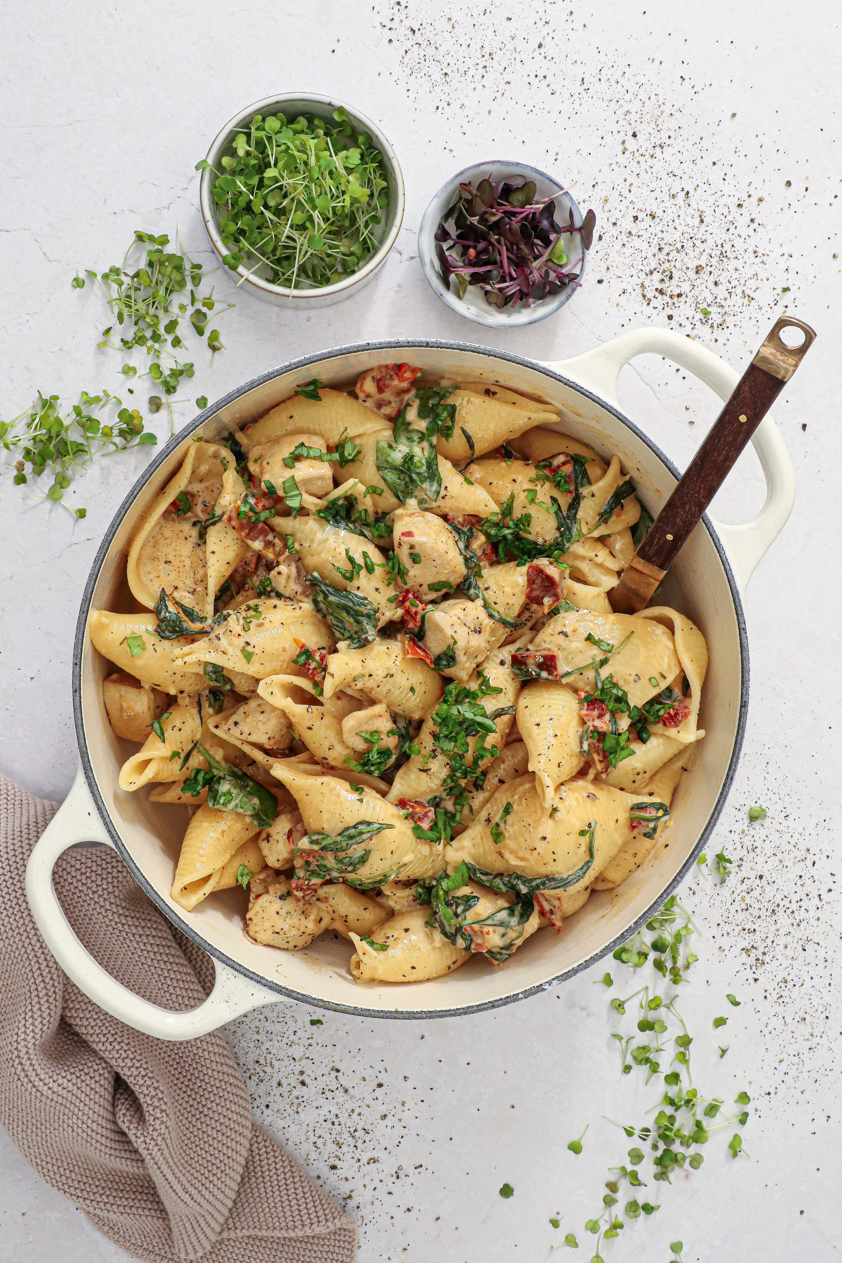 Pasta med kylling, havarti og soltørrede tomater