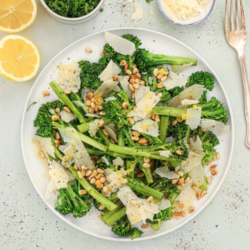 Broccolini salat med parmesan og citron - Salat med bimi