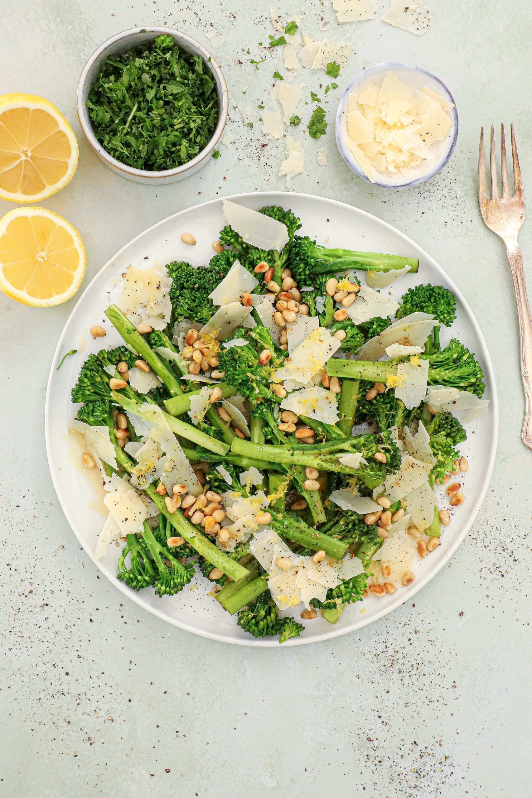 Broccolini salat med parmesan og citron - Salat med bimi