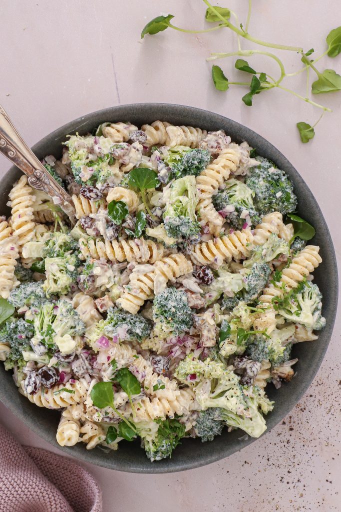 Broccolipastasalat - Nem pastasalat med broccoli og bacon