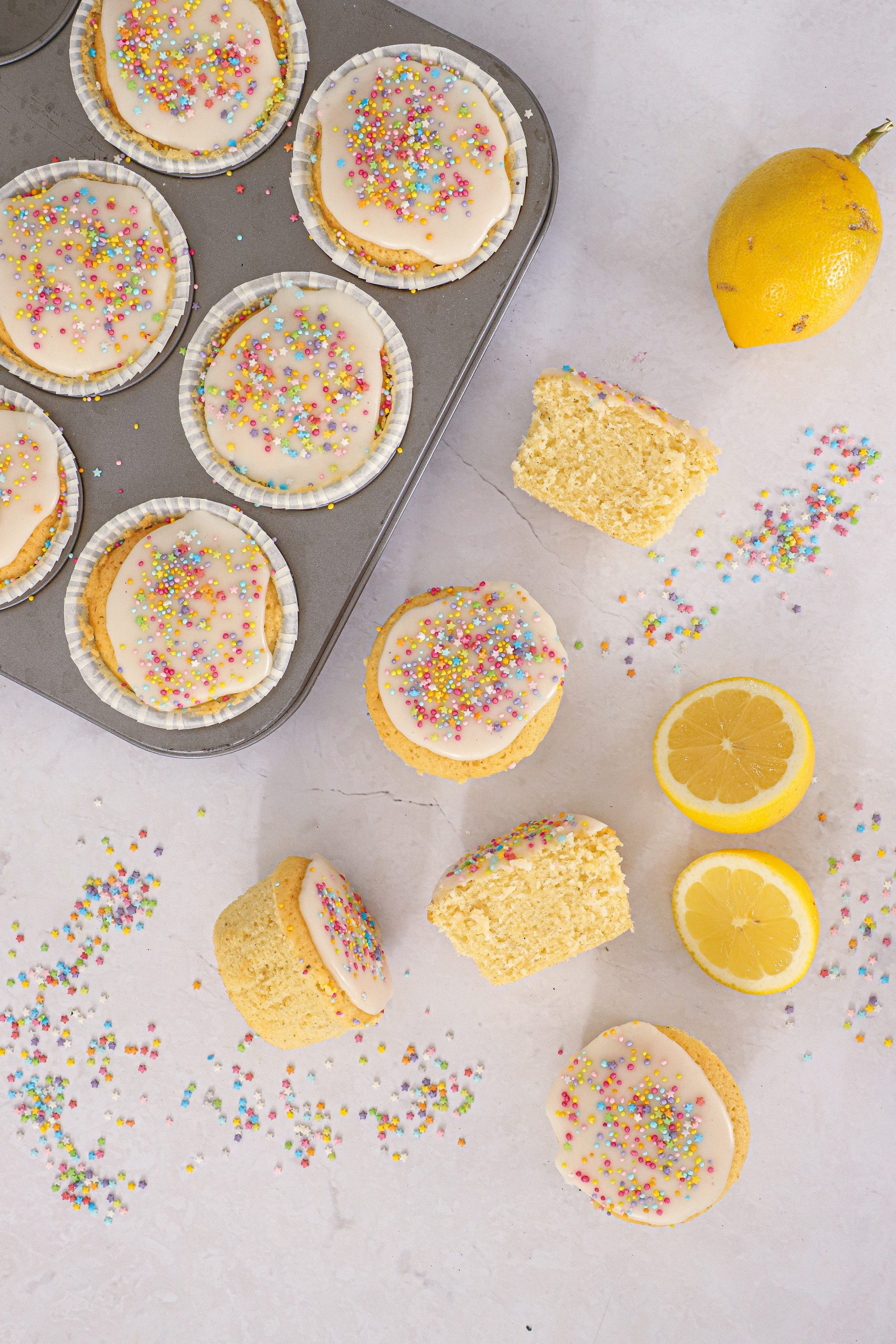 Citronmuffins - Opskrift på saftige citronmuffins med glasur