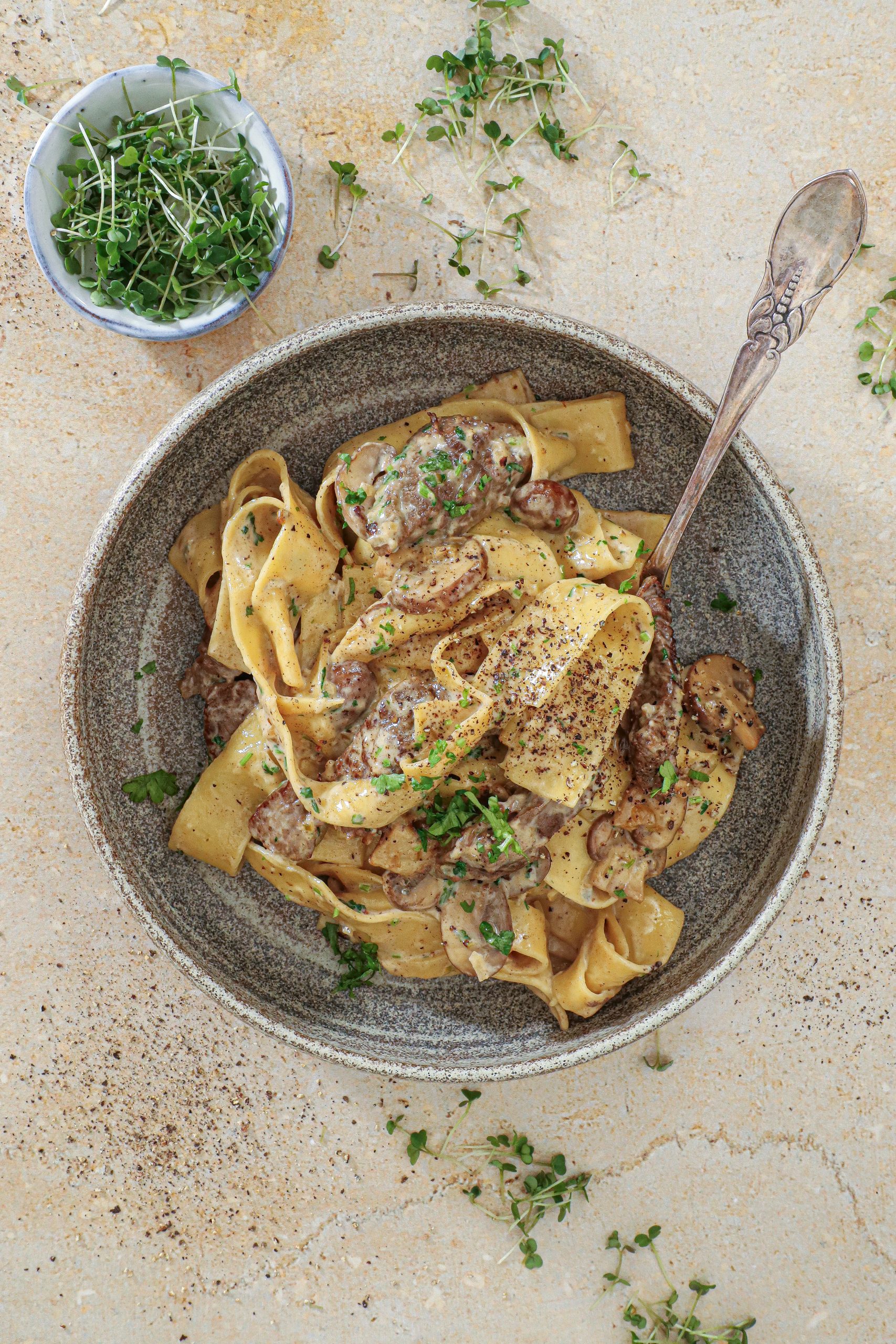 Pasta med gorgonzola, oksemørbrad og svampe - Nem opskrift