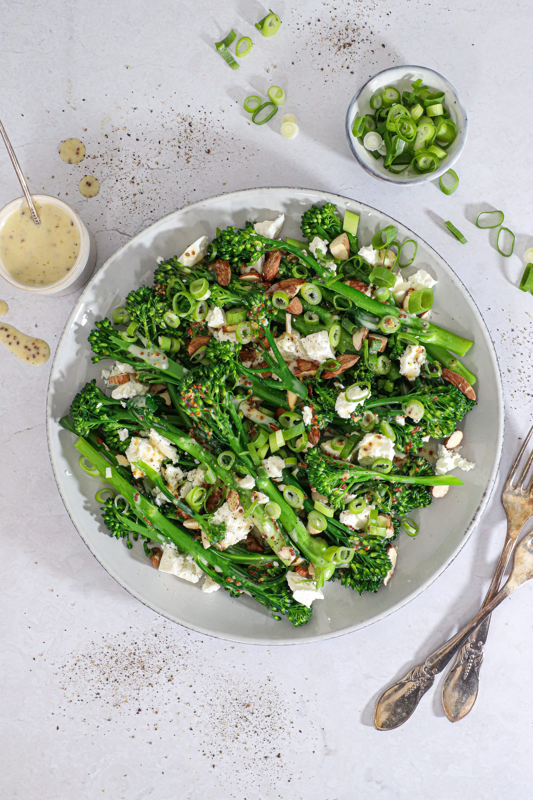 Broccolini salat med feta og sennepsvinaigrette - Bimi salat